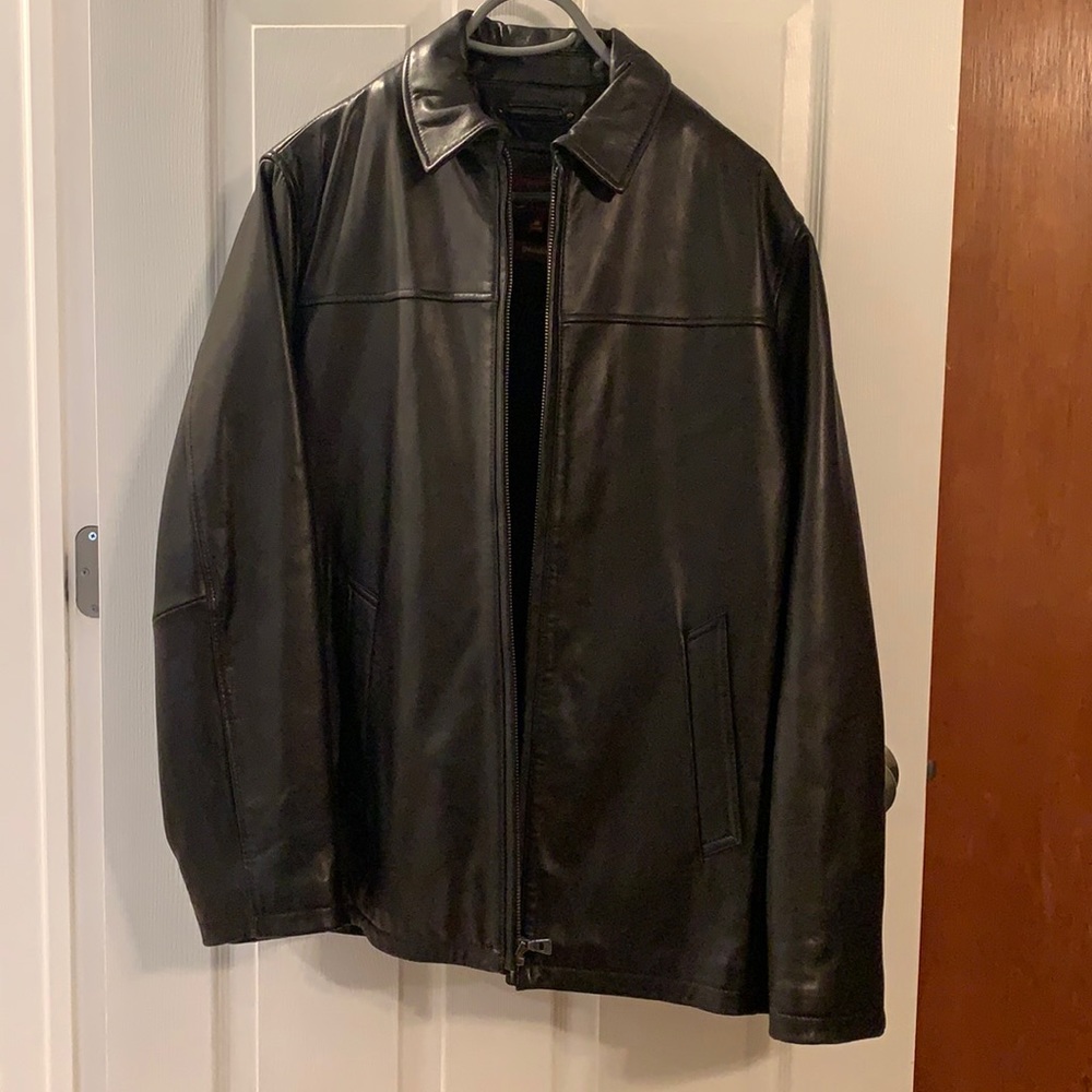 Men’s leather jacket with Thinsulate removable lining.